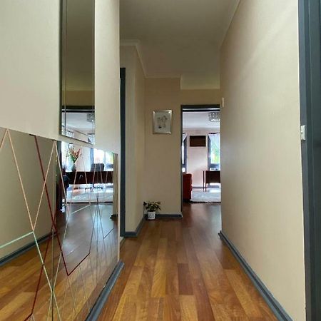 Entire Hume House Villa Melbourne Eksteriør billede